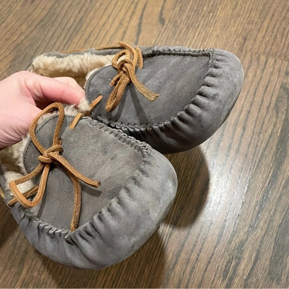 Ugg Dakota Mocassin Slipper - Picture 8 of 12